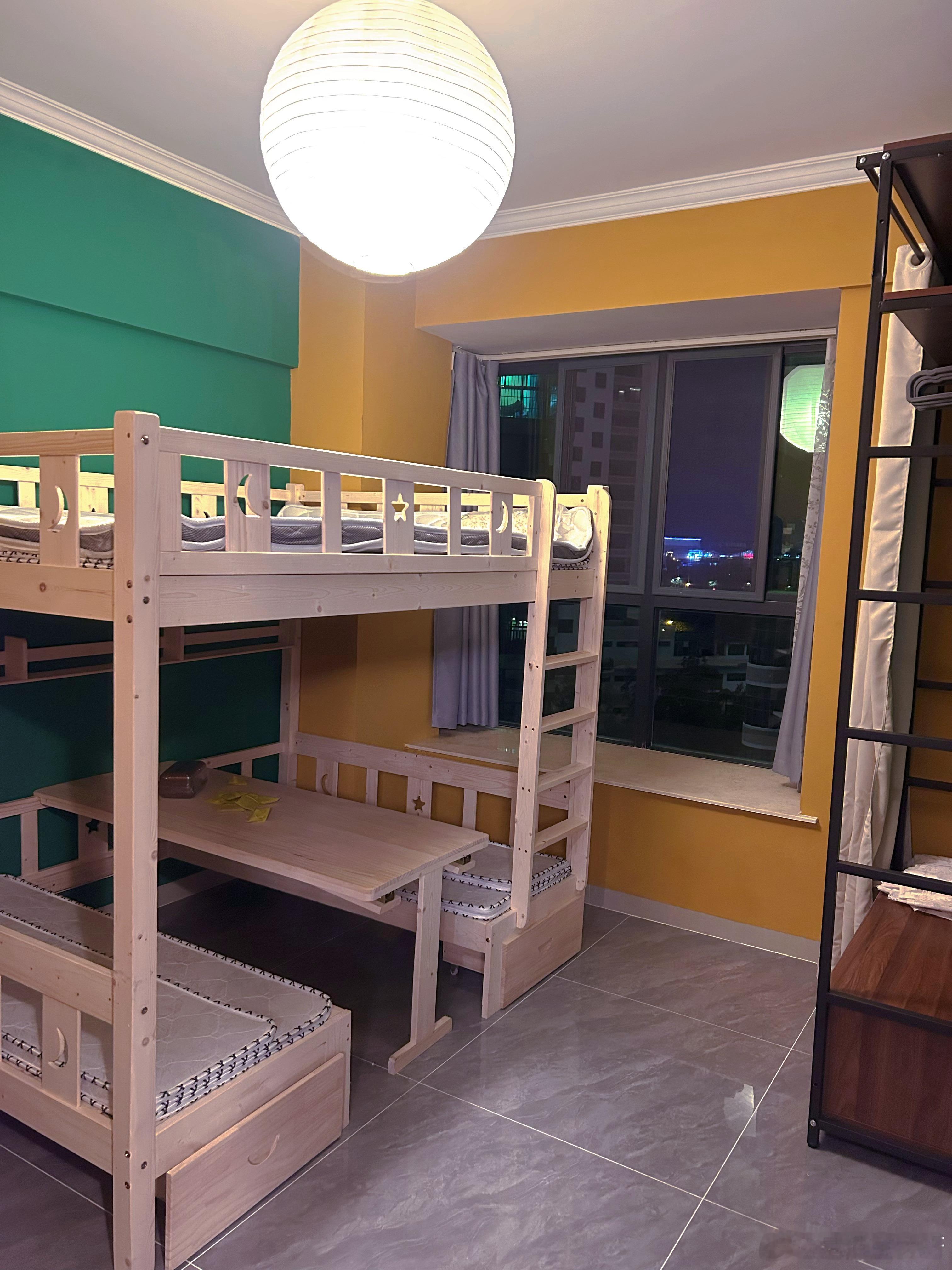 为什么不炫耀呢，靠自己的辛苦所获得，不偷不抢，没出卖灵魂也没出卖肉体，不该是我的