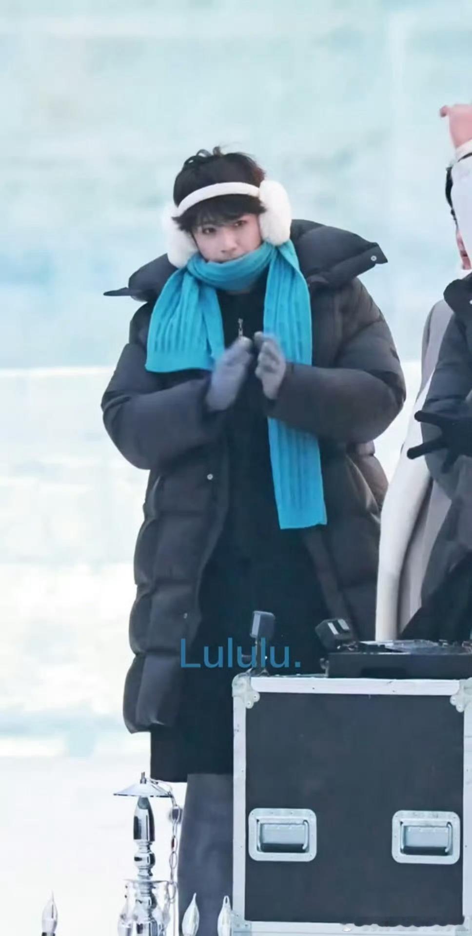 刘耀文一到雪地就变成小企鹅！ 