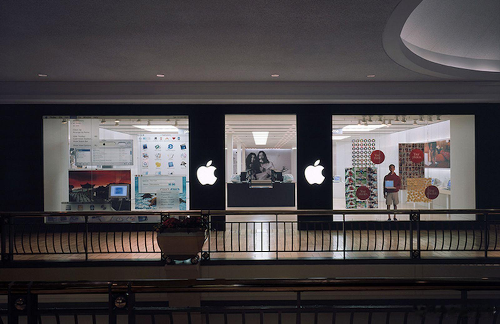 2001年5月19日Apple首家线下门店正式开业，时至今日，Apple零售业务