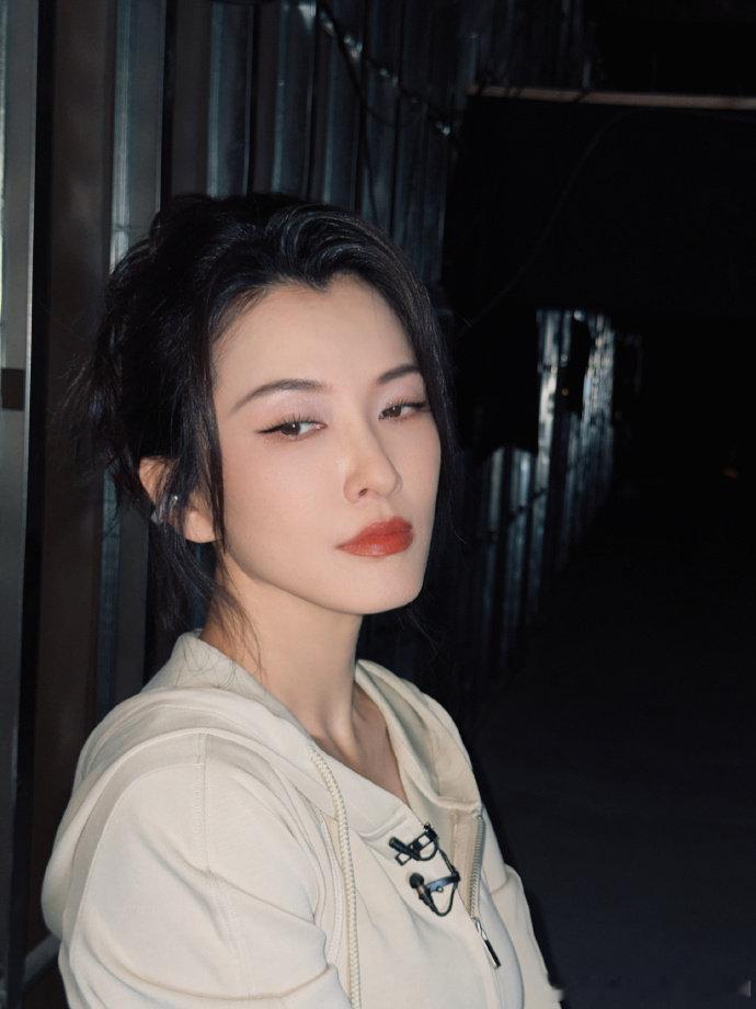 徐洁儿看到自己一公倒数第一的反应 谁看了不笑，徐洁儿看到垫底直接原地力竭，情绪来