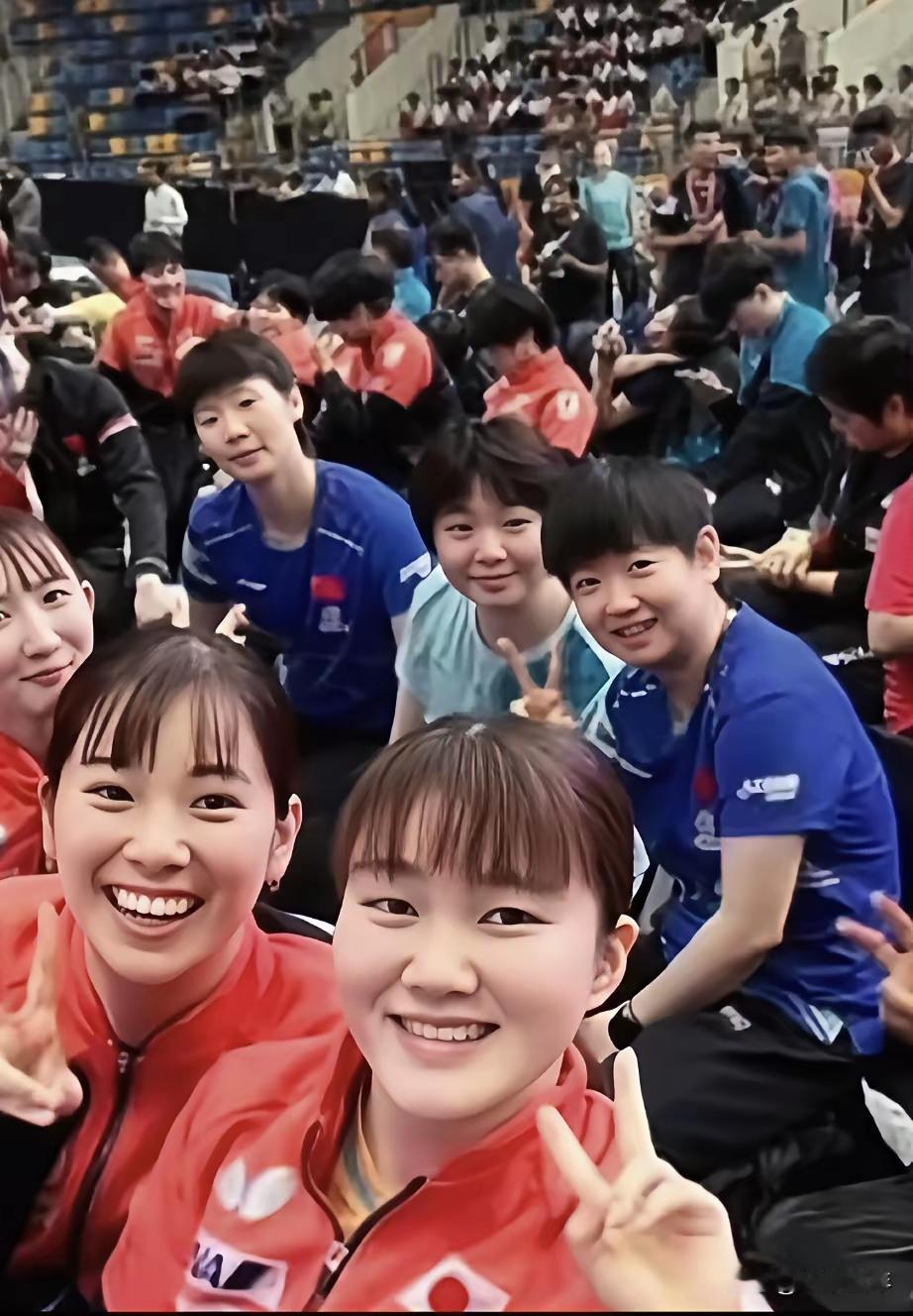 幸福小花🌺
只爱小莎
说不清为啥
只要有莎
人人是花🌺

世界之大
唯爱莎莎