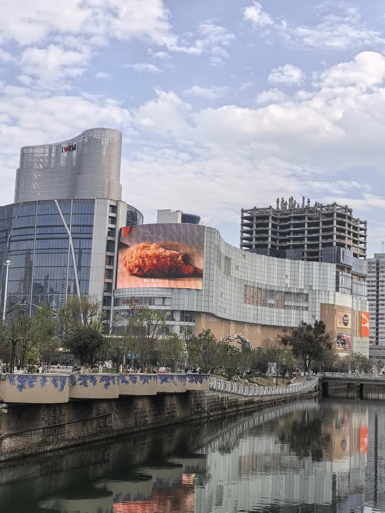 如果是再个一个星期左右这里没有动工，今天是正月十六，年己经过完了。这个主城区，黄