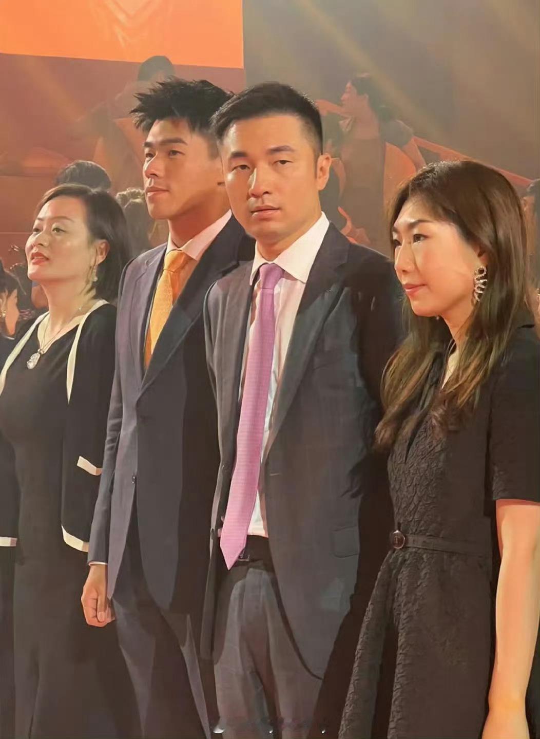 #赖柏霖 深圳鸿荣源#如果是真的，天呐，这也太小说化了吧[爱慕][爱慕]女明星✖