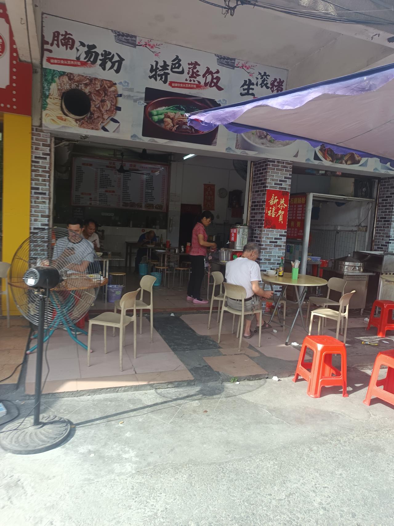 我在人民南路
发现一个很严重的问题
但不知道怎么能说才好





你敢相信吗？