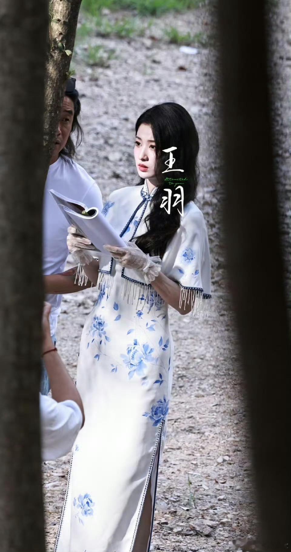 王楚然青花瓷成精了 王楚然旗袍美，气质如瓷，令人赞叹！这穿旗袍造型更漂亮了，好想