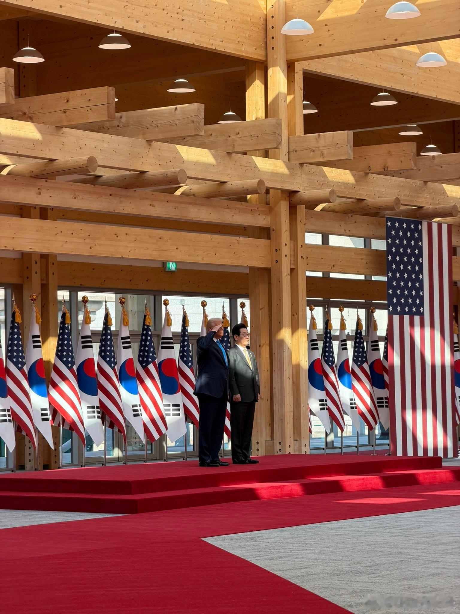 特朗普神情疲惫？看看这些照片特朗普到韩国神情疲惫海外新鲜事 ​​​