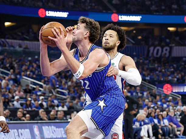 小瓦格纳是真的强，在这种低分肉搏战里，进攻效率保持在正常水平，防守表现更是相当惊