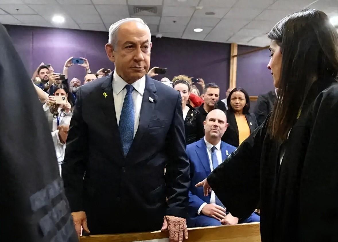 4月10日早上，以色列总理内塔尼亚胡手里的热咖啡估计还没喝完，一份急件就砸碎了中