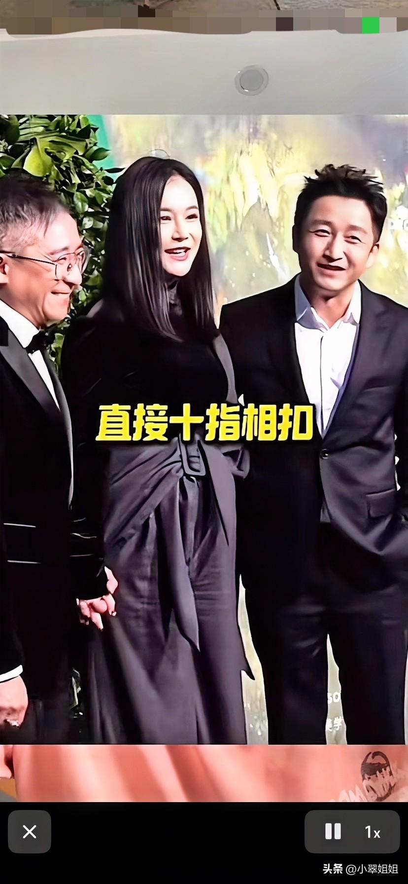 邹市明和媳妇冉莹颖出席商业活动！
品牌方老总也被邀请上台，冉莹颖热情的拉住老总到