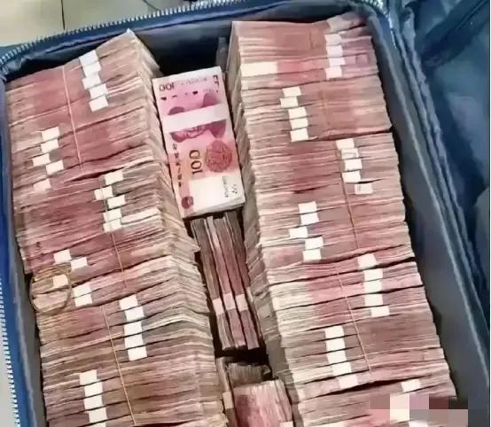 啥是洗钱？你买彩票中800万，国家扣20%的税，到手640万。有人找上门，拿70