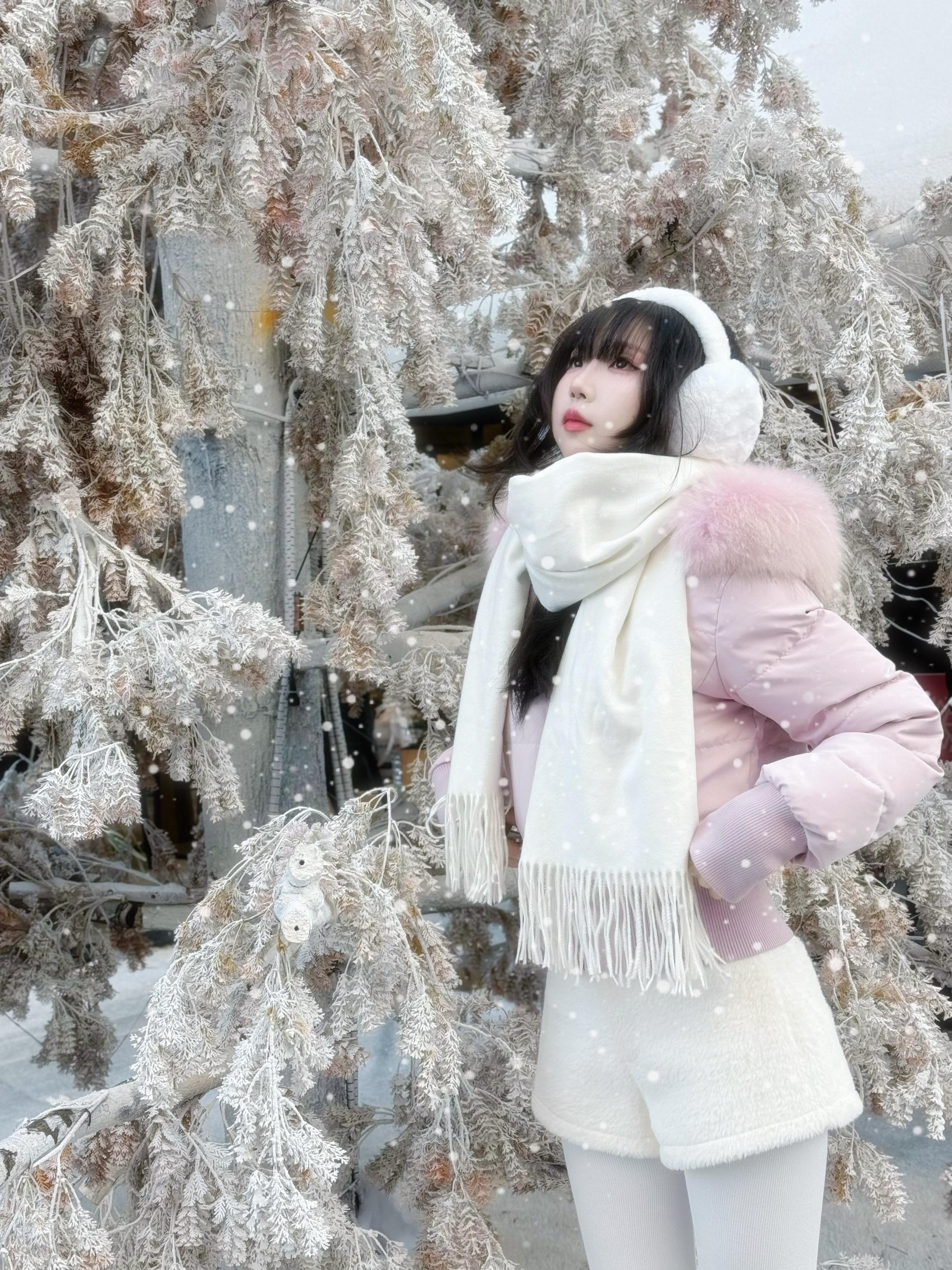 我意识到每个冬天都如此漫长 我许愿我有一条很长很长的围巾 能将我和我珍...