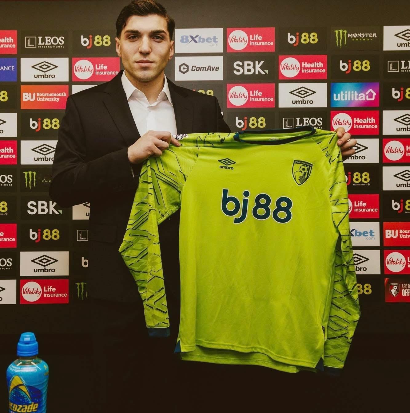 般尼茅夫官方宣布，從拉素以 150 萬歐元借用費 + 1850 萬歐元可買斷條款