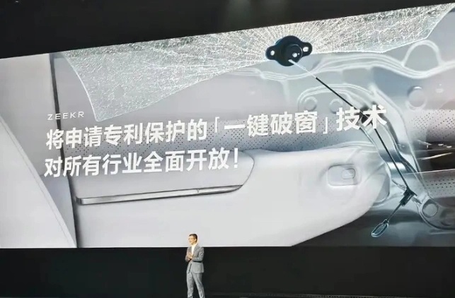 车上多备几个大锤子最实用了，紧急时能帮别人，自己也能用。 ​​​