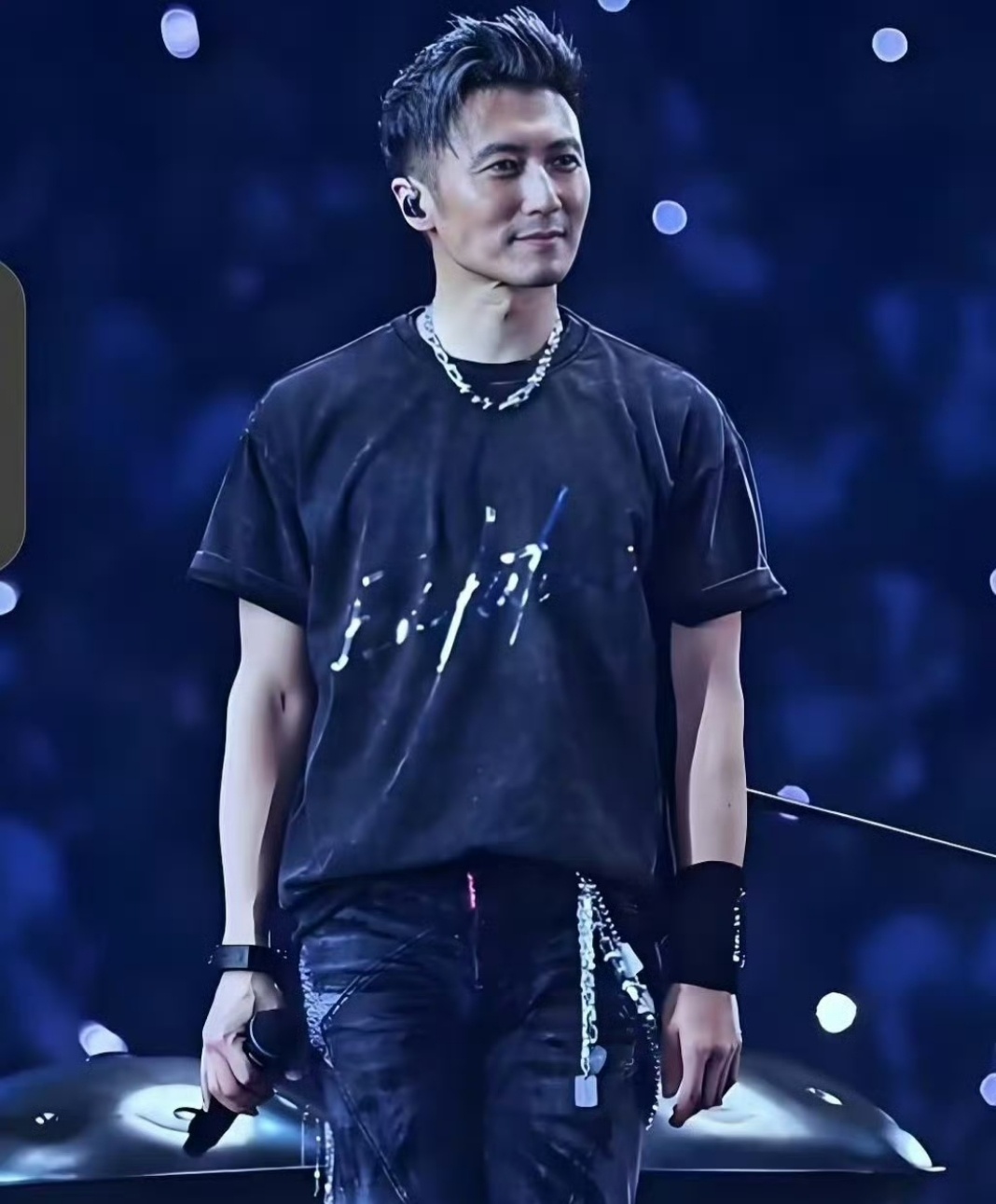 谢霆锋演唱会首次登陆鸟巢谢霆锋Evolution巡演官宣登陆鸟巢！5月30-31