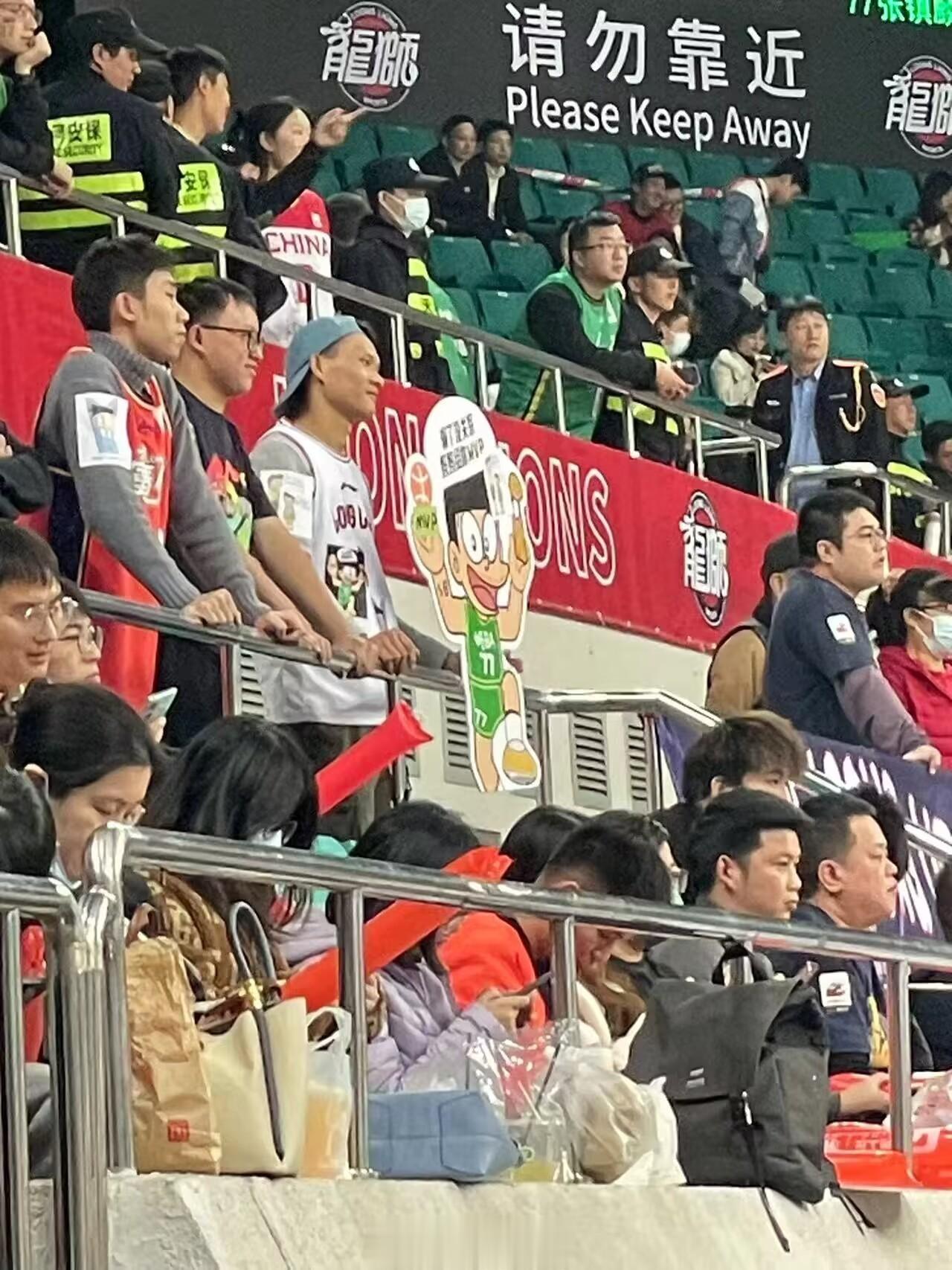 12.18 vs上海 37分12.26 vs广州 30分你说你们惹他干啥#张镇麟