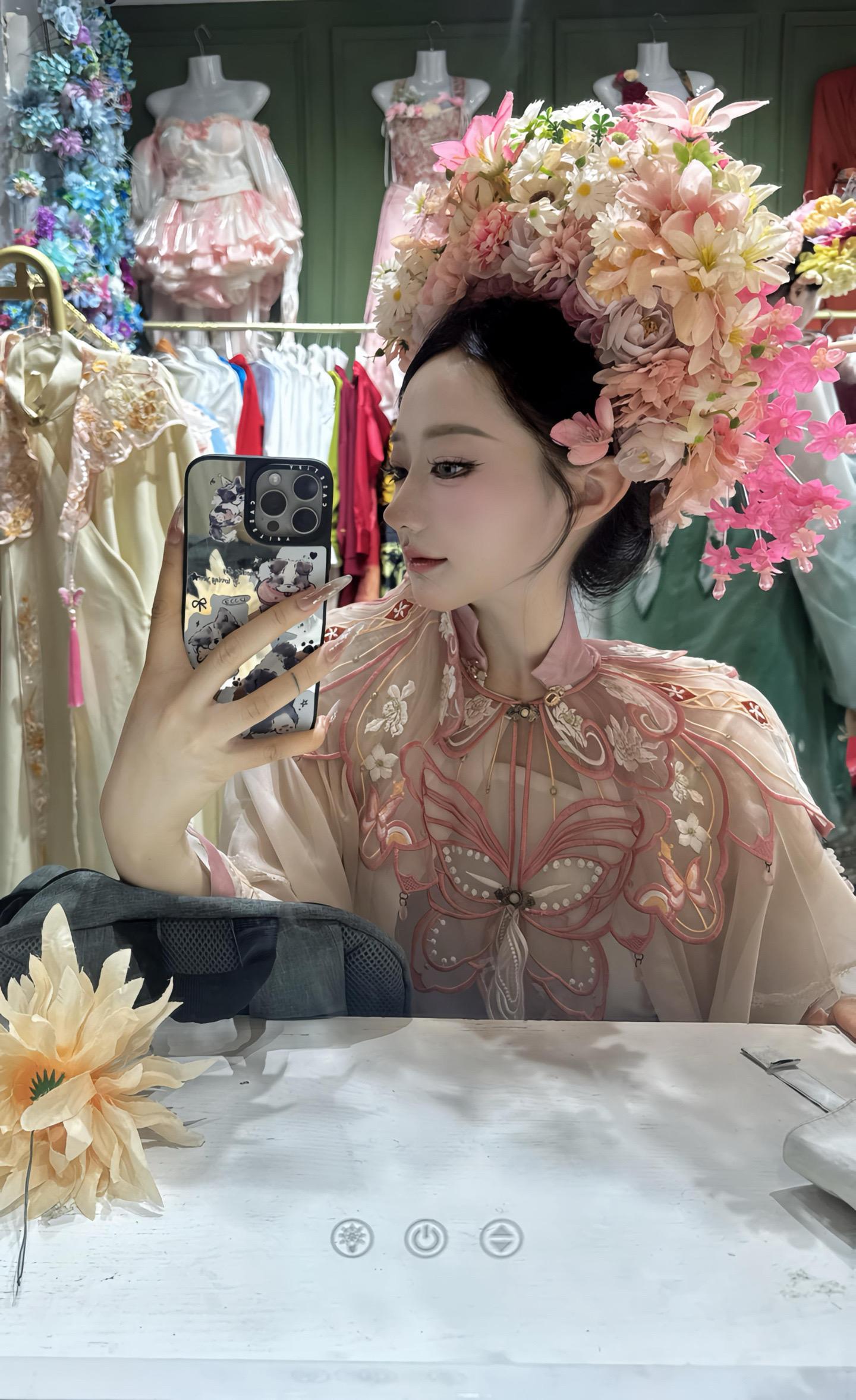 芙蓉城三月雨纷纷四月绣花针。