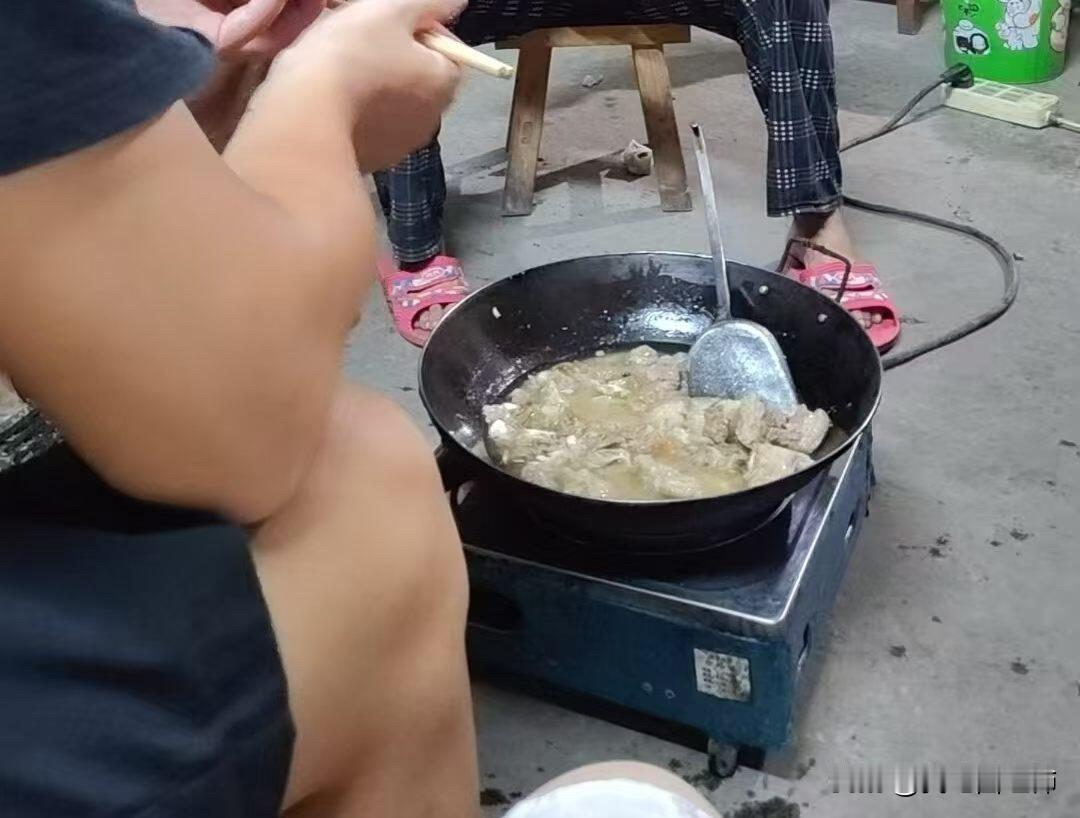 去男朋友家吃饭吃不下
去男朋友家里吃饭太难吃，我说要男朋友告诉他父母我吃不下，我