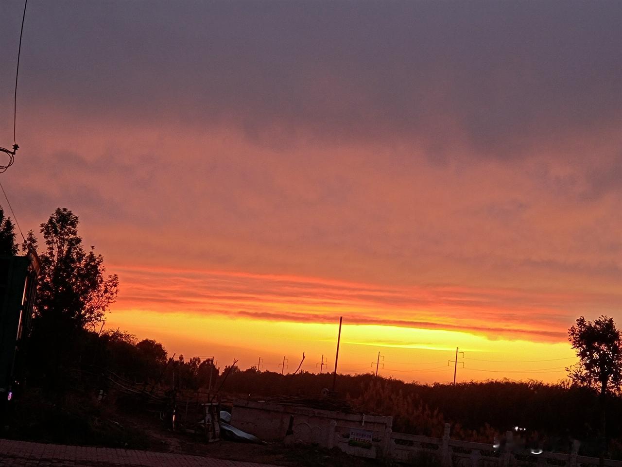 儿子是一个特别善良的人，昨晚和儿子去到一个很陌生的城市，我俩都没有去过，下了高铁