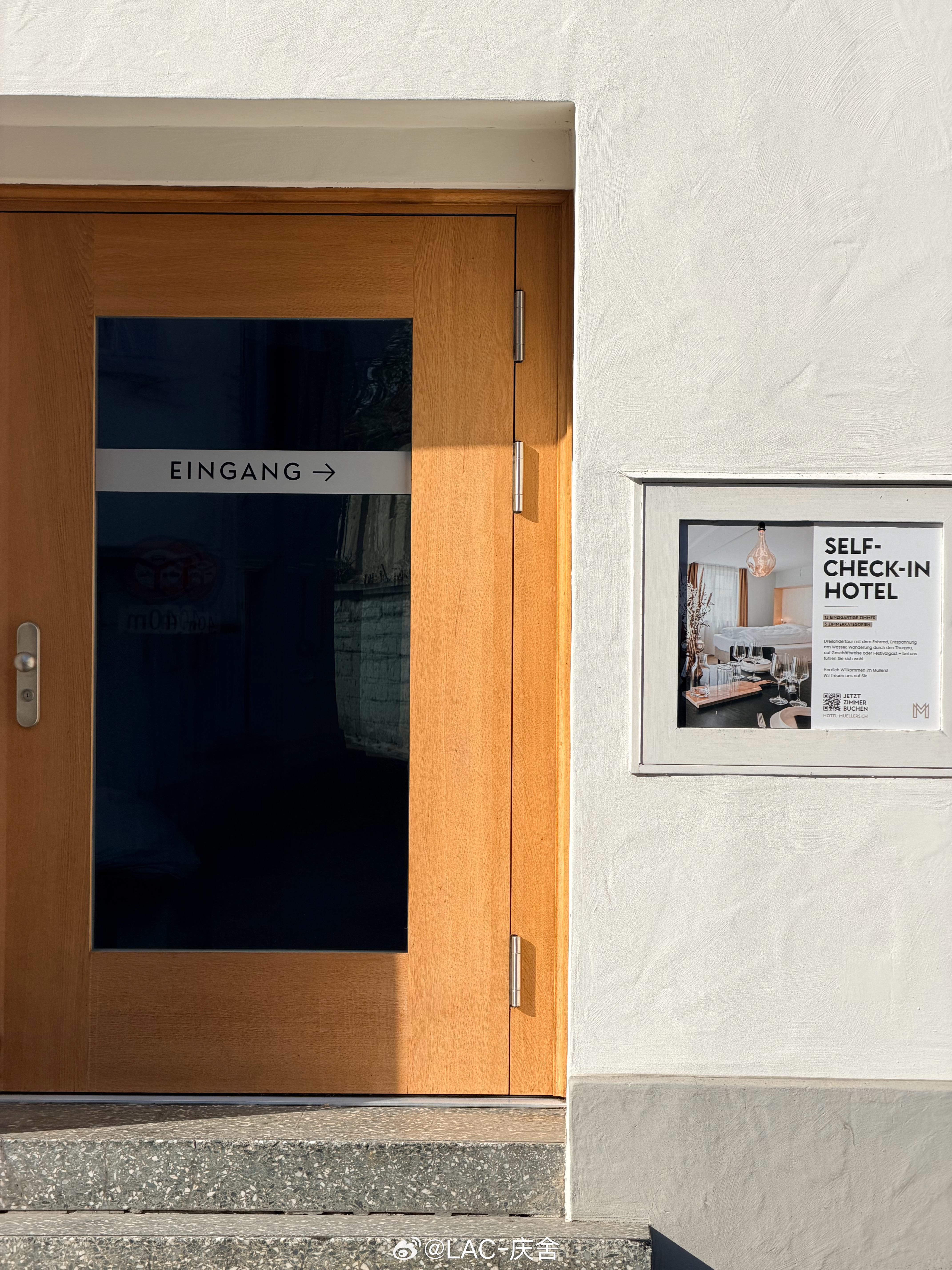 博登湖边上住了家全自助酒店，从头到尾一个工作人员都没有。很方便，也很残酷——这就