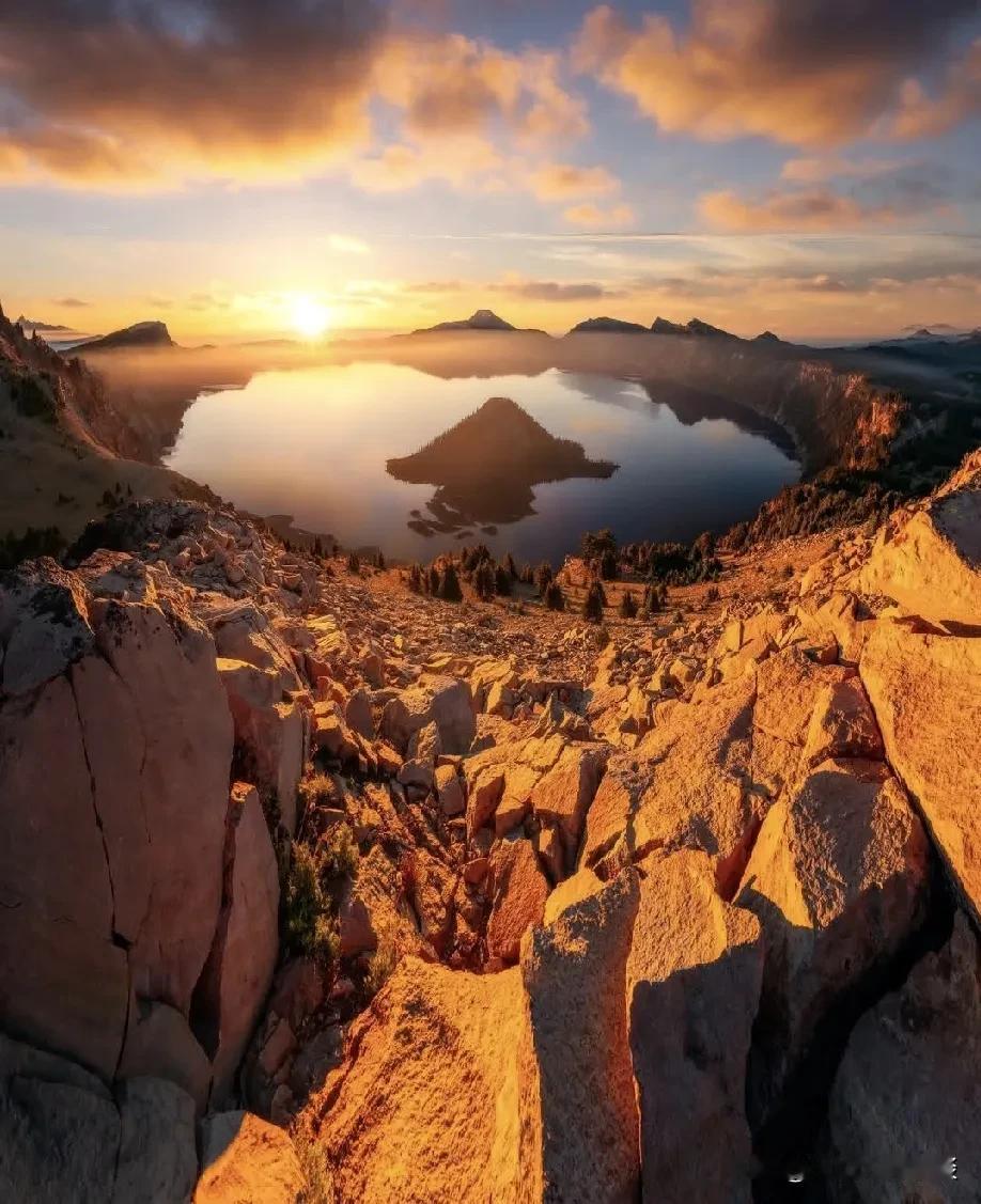 俄勒冈克拉特湖日出人文之旅

清晨，我踏上了前往克拉特湖的旅程，心中满是对日出的