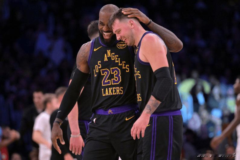 复仇老鹰！湖人双核暴走创2神迹，詹皇准三双东契奇队史第一
2026年1月14日N