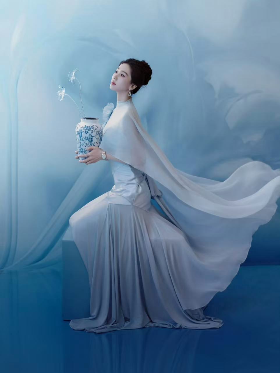 刘诗诗青花瓷刘诗诗青花瓷塑如传世的青花瓷自顾自美丽 