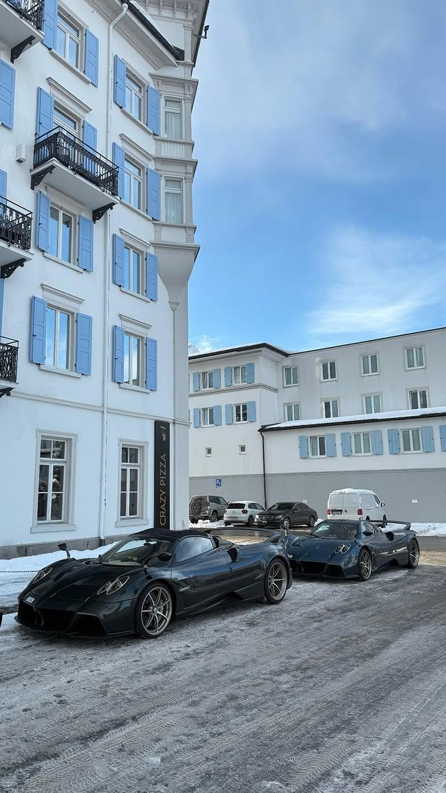 帕加尼第一VIP带着双胞胎Huayra Epitome Roadste...