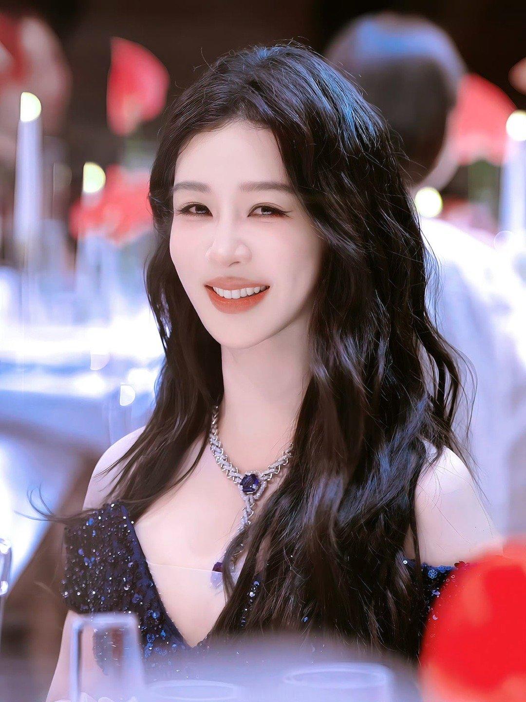 杨紫玉兰花开君再来 💜杨紫董竹君 自从我们相遇的那一刻 你是我白天黑夜不落的星