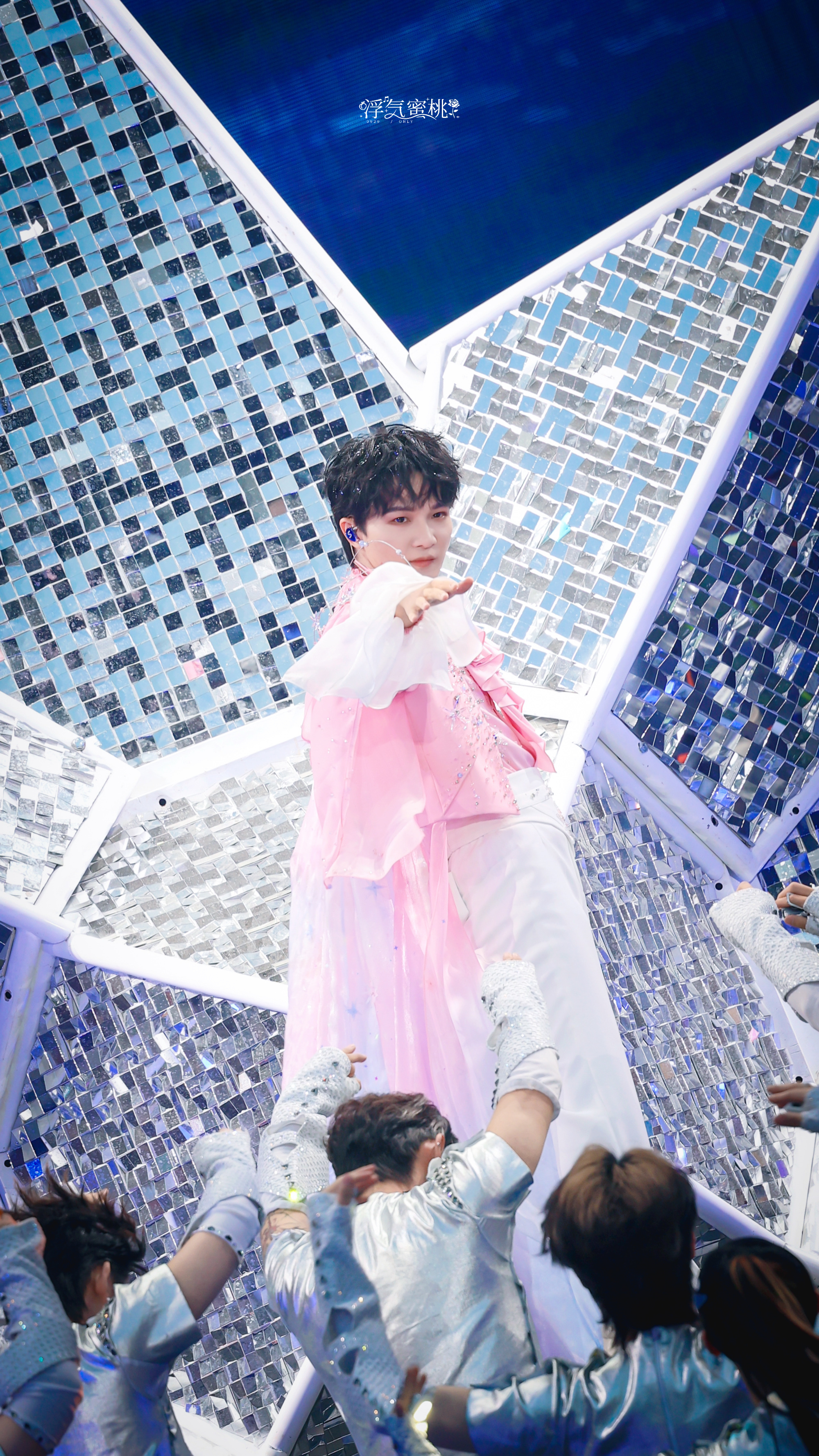 周深  粉衣仙子降临💖📷 20260628 「深深的」 郑州站 DAY2周深
