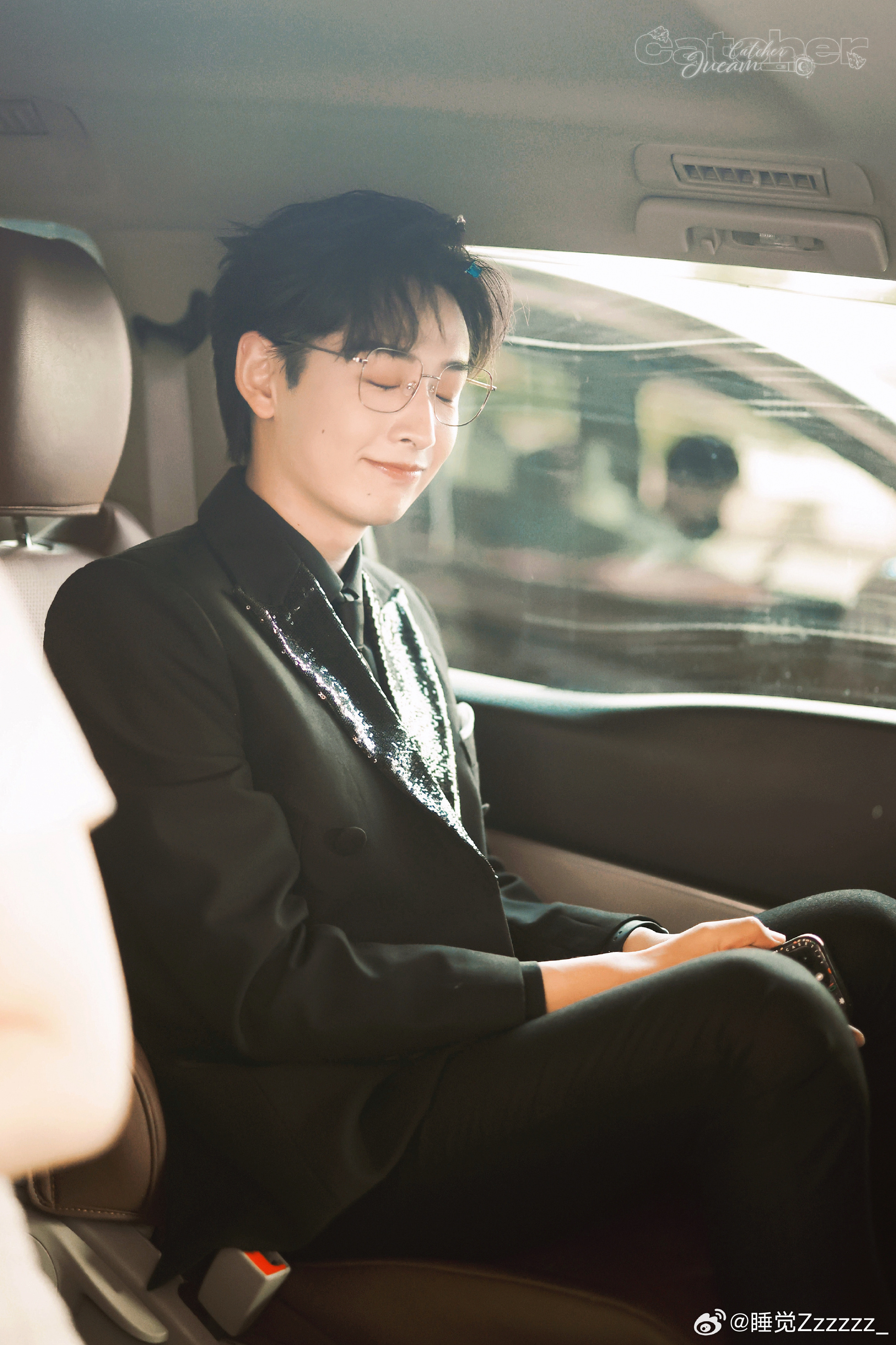 齐思钧唱够爱吓曾沛慈一跳一句够爱就让曾沛慈本能反应拉满，又惊讶又忍不住笑，满满都