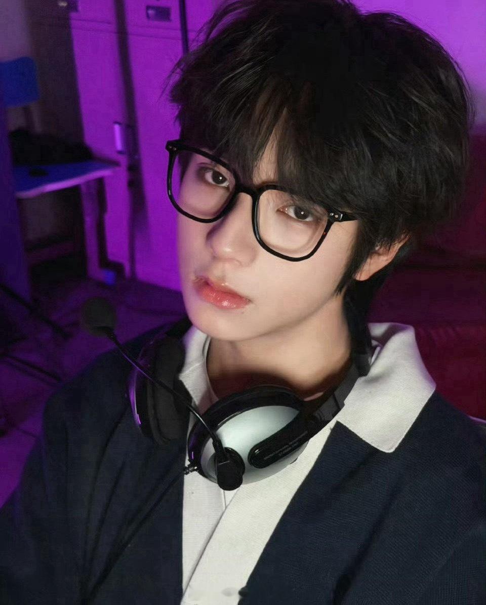 TF四代眼镜造型王橹杰、张函瑞、张桂源、陈浚铭、杨博文、左奇函、陈奕恒可以get