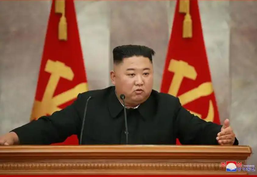 7月10日朝中社发布消息，朝鲜最高领导人金正恩对外正式表态：将从规模与战力层面夯