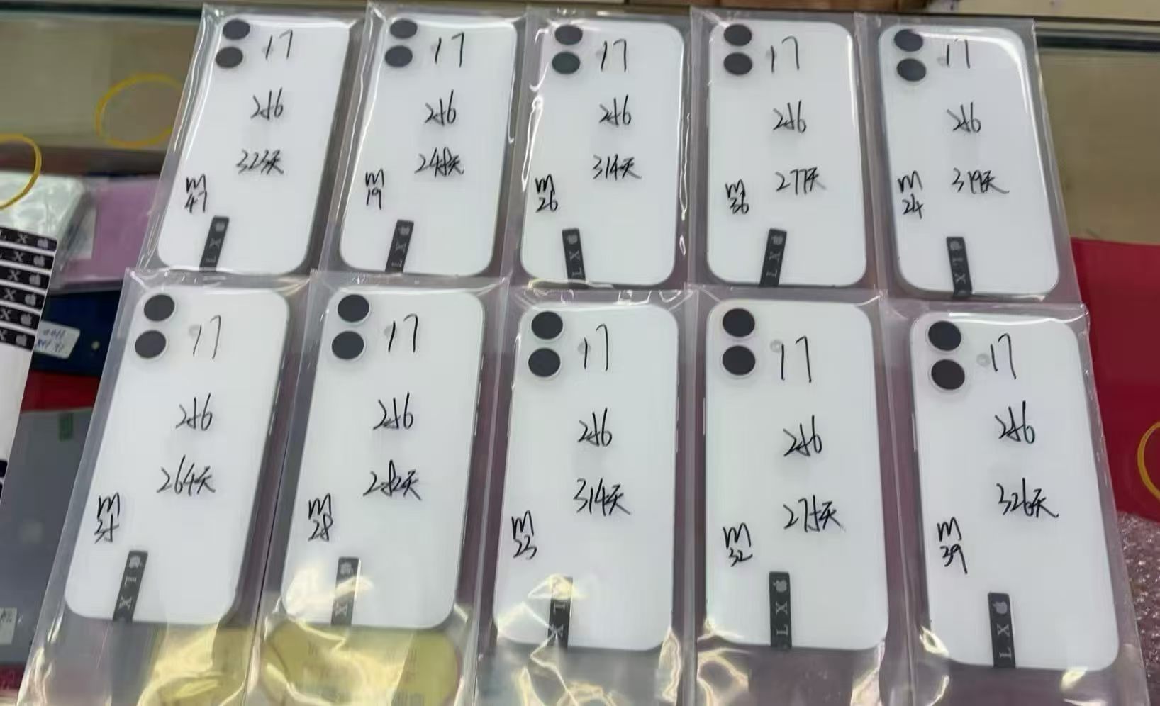像这种国行17 256G的，高保300天左右，充电仅几十次，现在5100，全新原