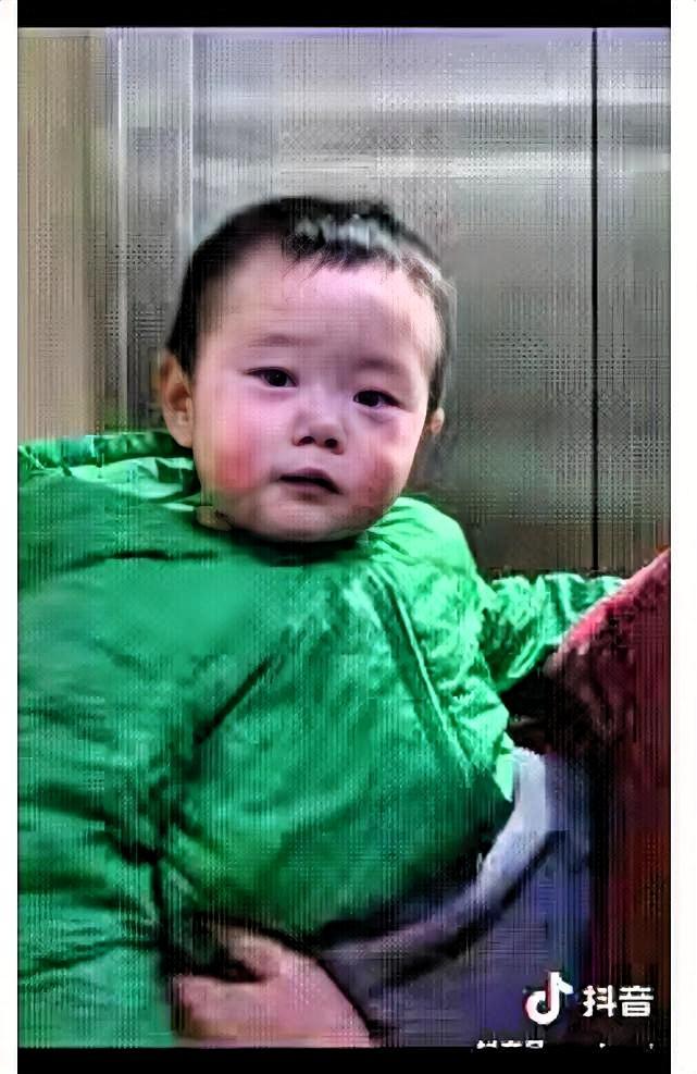 “没想到上人民日报了！”
近日，云南昆明，14个月大的宝宝，一天没有见到妈妈，奶