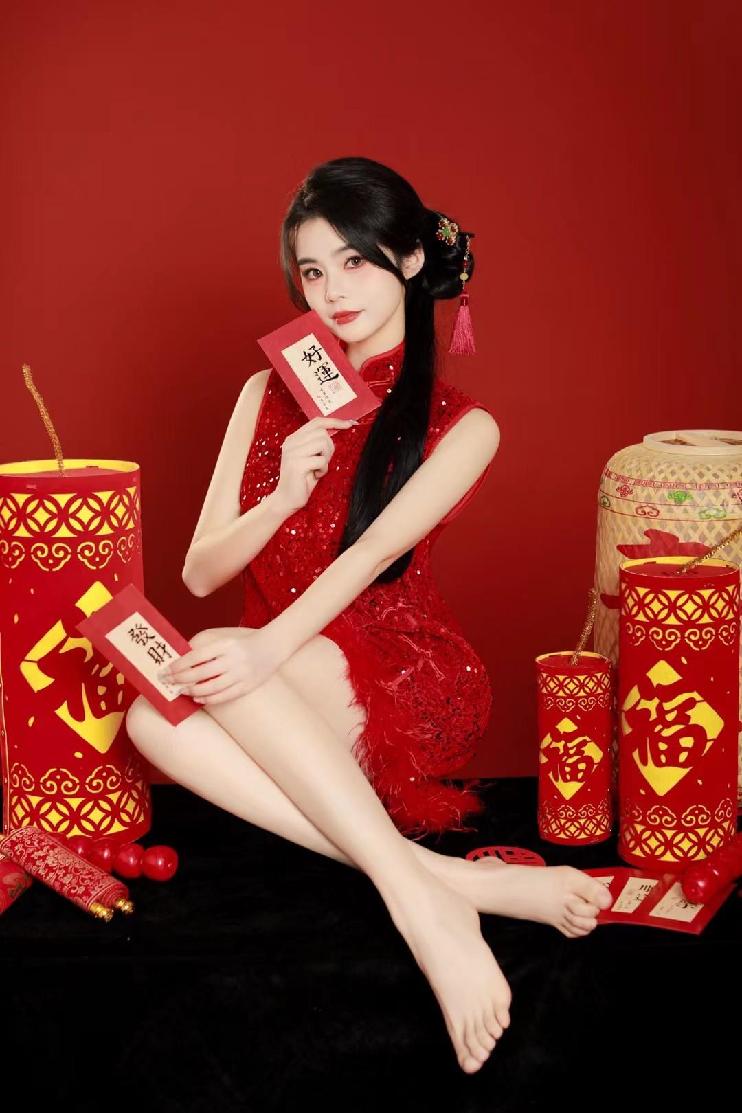 少女摄影|NO.0210期
2025年即将结束
快来迎接2026新的一年吧
什么