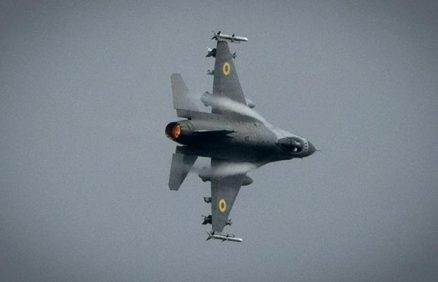 图文：《战区》：乌军F-16飞行员面临空空导弹严重短缺的困境不得不只使用机炮作战