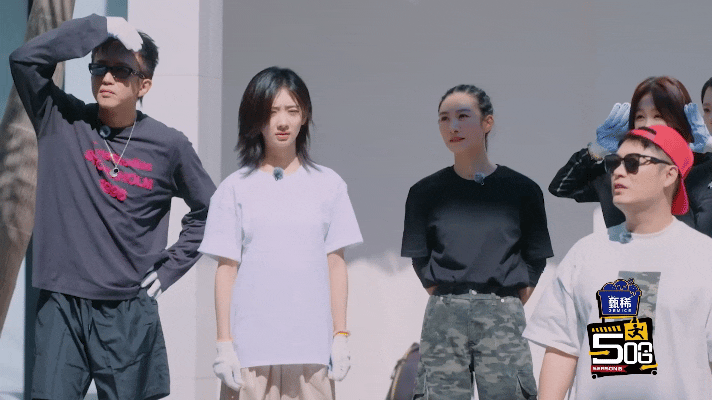 范志毅空中灵活的猴给李乃文放进行曲就敢荡绳了五哈荡绳挑战反差感拉满！范志毅高空荡