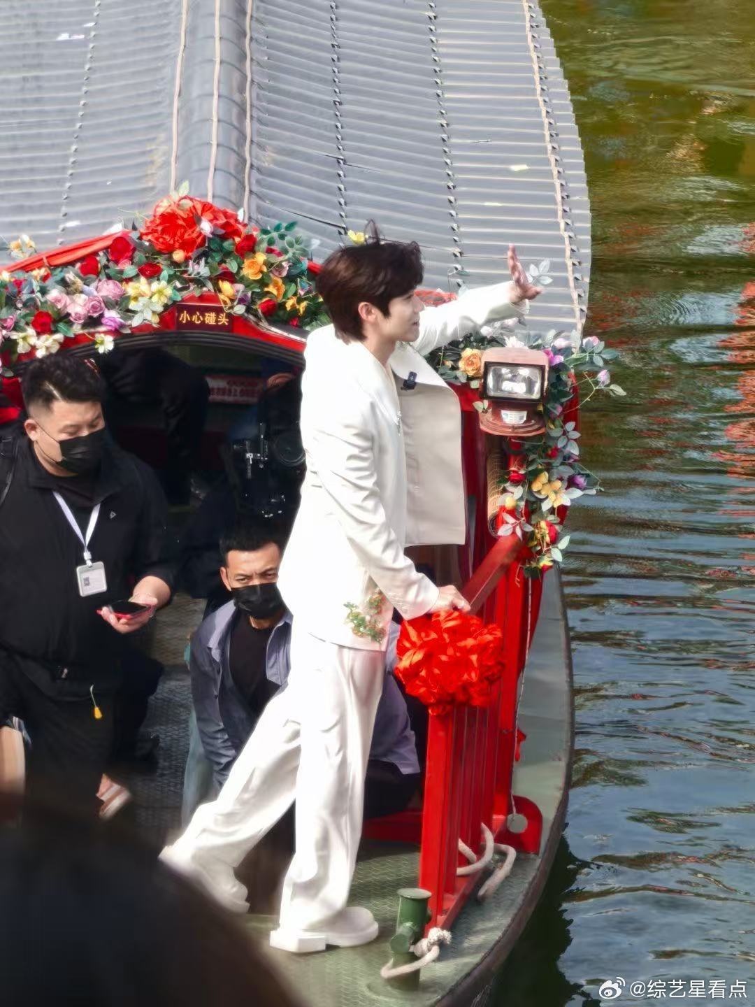 李卿来接亲了李卿驸马接亲谁懂啊！李卿来接亲了，《逐玉》驸马本马，换谁都想急头白脸