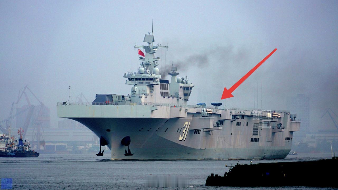 安徽舰这次出海不太一样，甲板上多了一个装置！

安徽舰再次出海训练，可以看到这次