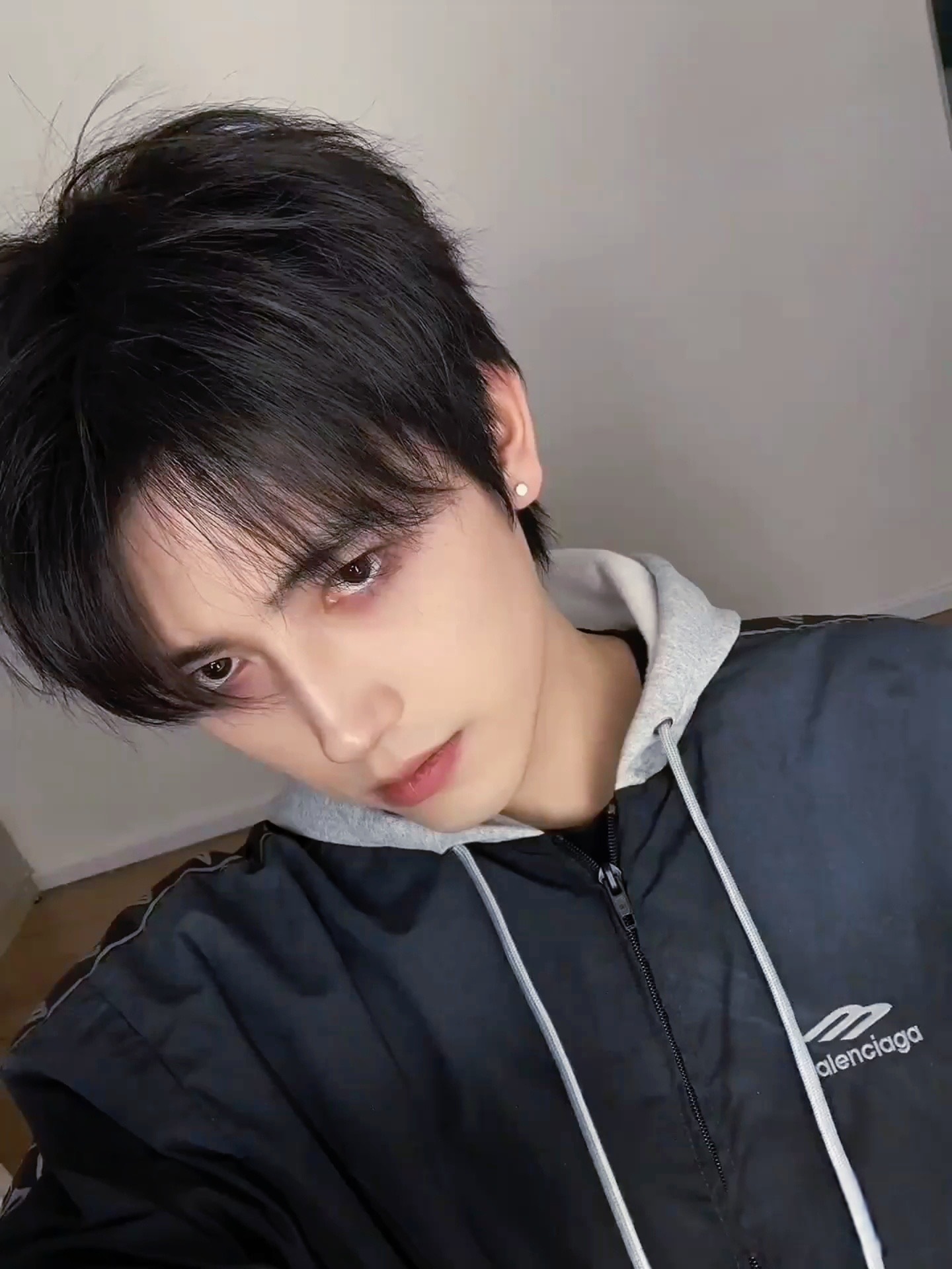 谁能懂陈飞宇怼脸自拍的权威🥹好精致的五官就这样帅得轻而易举陈飞宇瘦了好多