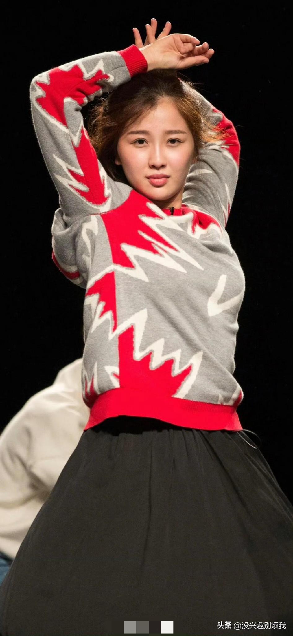 虞书欣早期表演生图