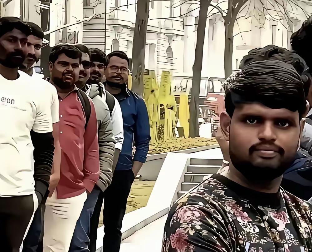 42个阿三！200美刀现金！直闖广州
 
这阵仗看着就不对劲
 
人均揣着几十块