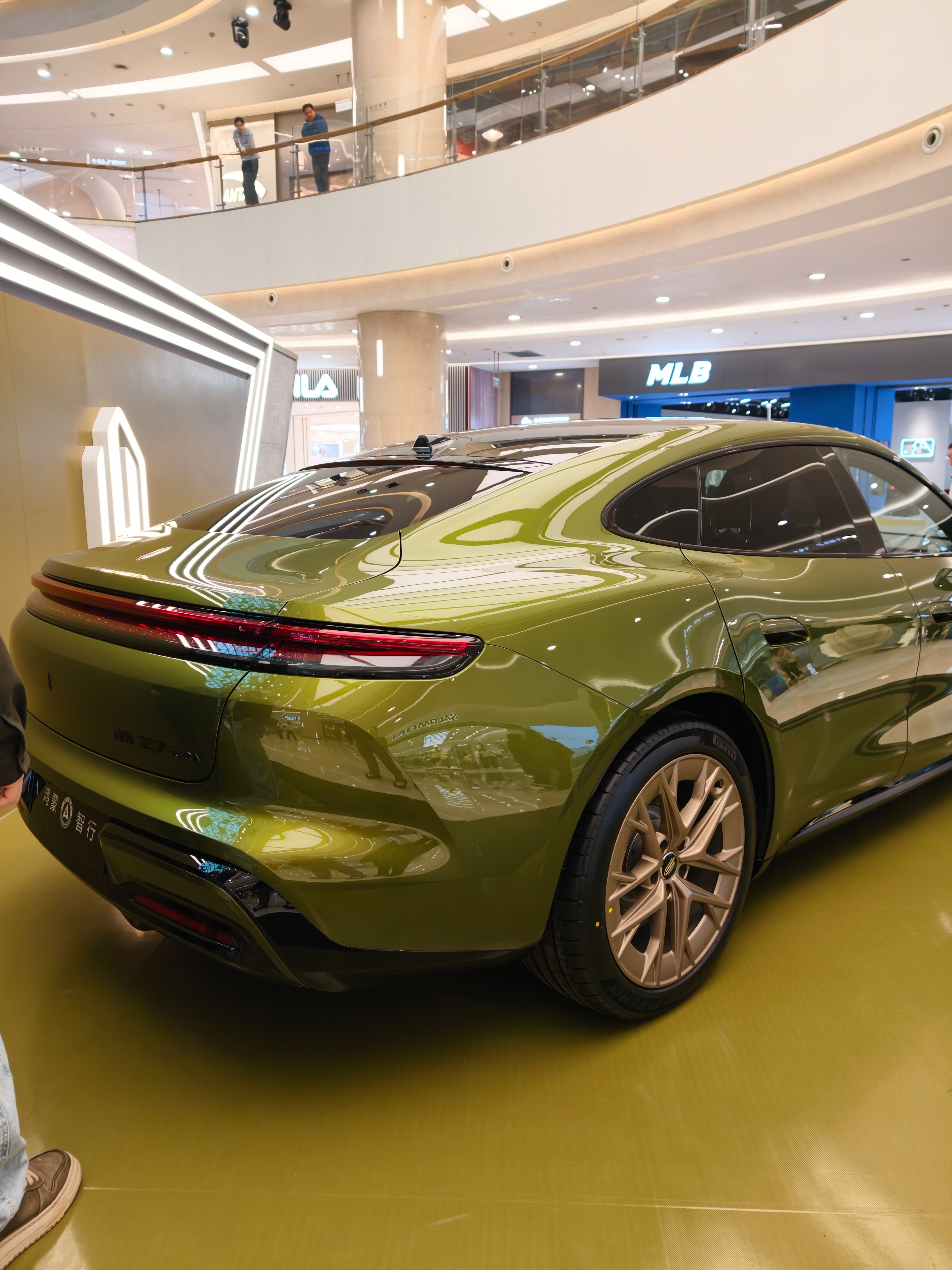 全湖南唯一一台尚界Z7，实车的车漆很有质感，设计各方面都很和谐，辟谣一下网友说的