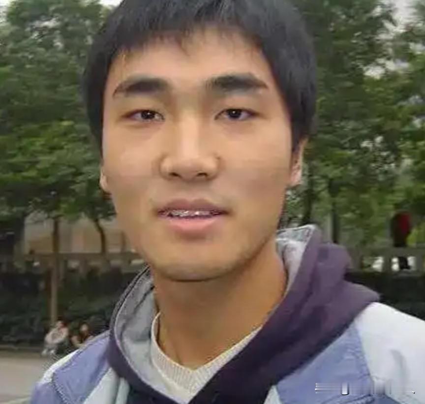 2006年，贫困大学生向海清向媒体怒斥：我要把孙俪的“丑事”彻底揭露，孙俪就是个