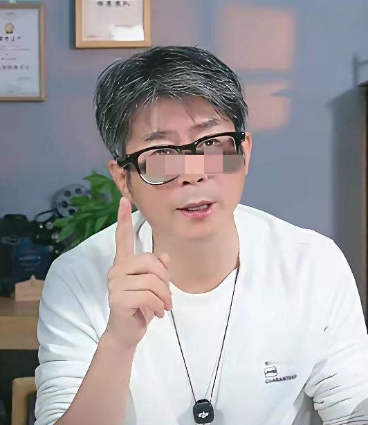 很有道理！
“网络世界最缺的从不是声音，而是能抛开私心、抱团成事的清醒者”。
