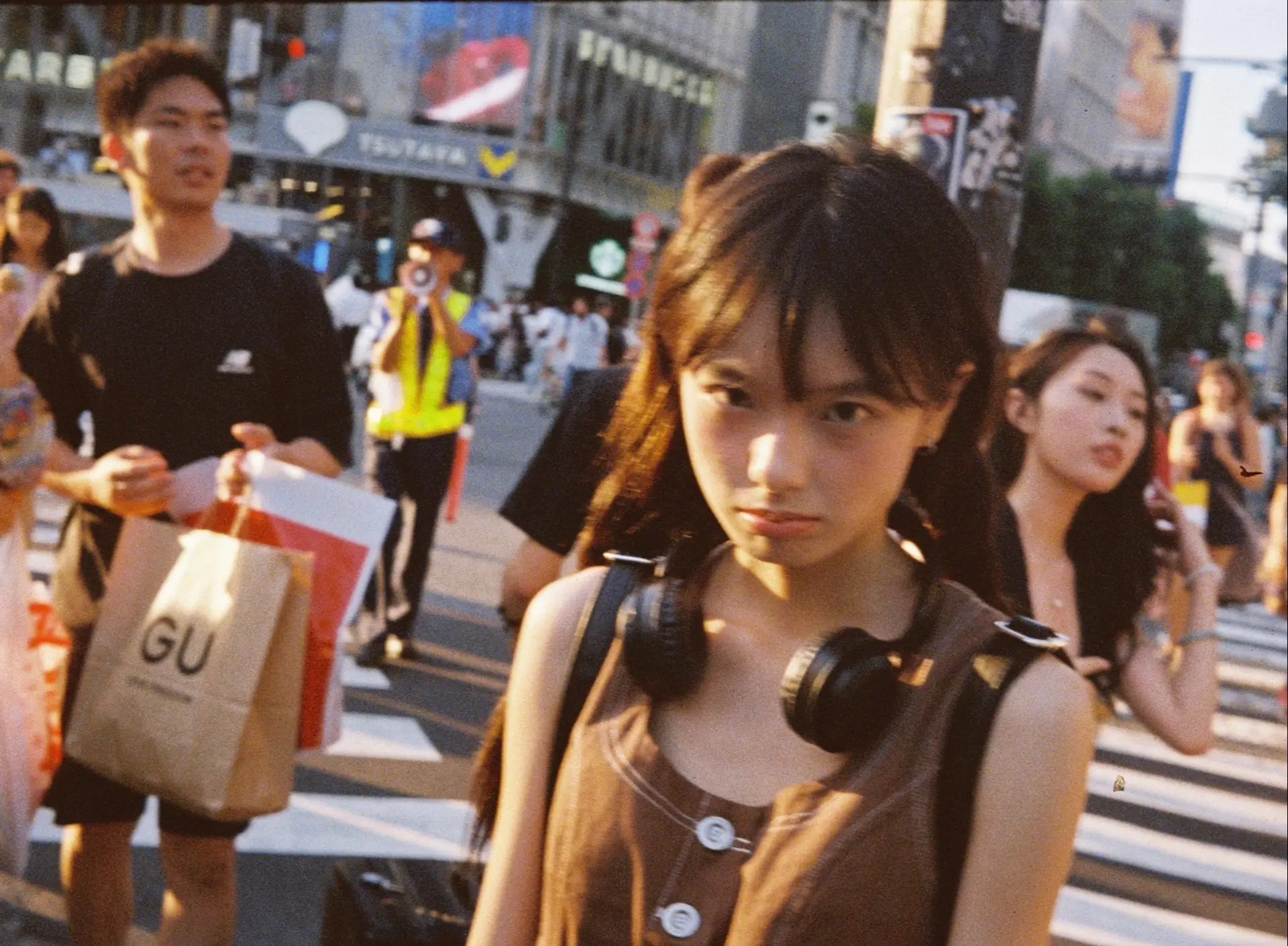 我們在炎熱與抑鬱的夏天，無法停止抽煙