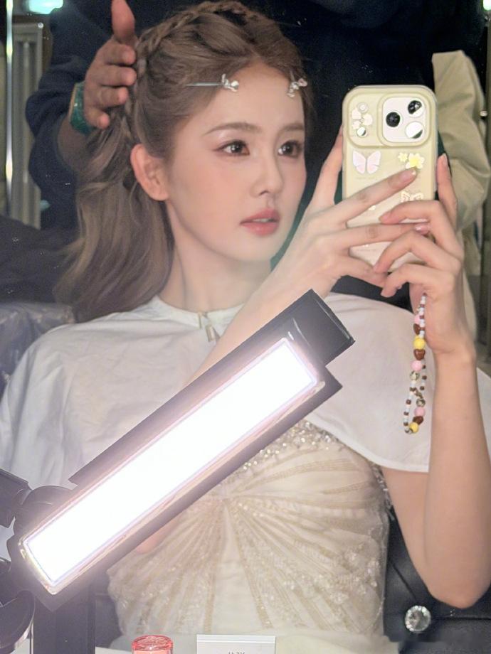 白鹿视界大会妆造live图白鹿视界大会第二套look 白鹿视界大会第二套look