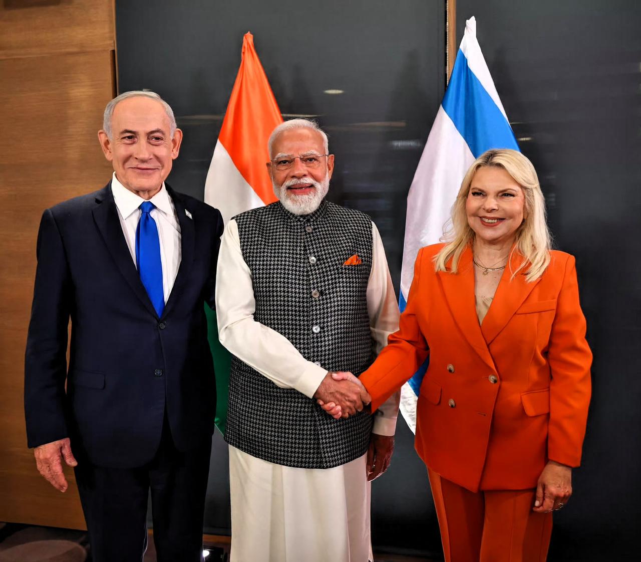 印度极有可能向美国提供了遭袭伊朗军舰的位置情报！才致使伊朗军舰被打得措手不及。若