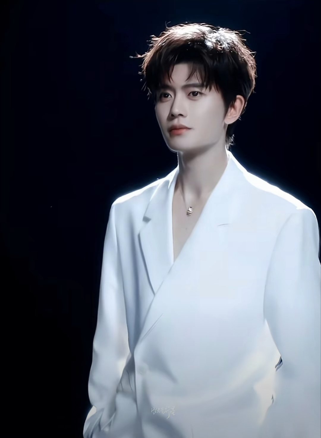 任嘉伦 愿这世上的所有美好 你都能拥有一份rjl 任嘉伦李成 ✨ 任嘉伦深渊无间