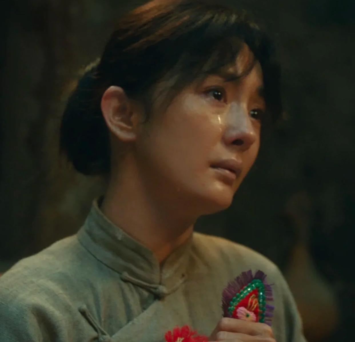 今天网上“热闹”的两件事，
没人觉得矛盾吗？
一边指责绣绣圣母多管闲事自己穷还散